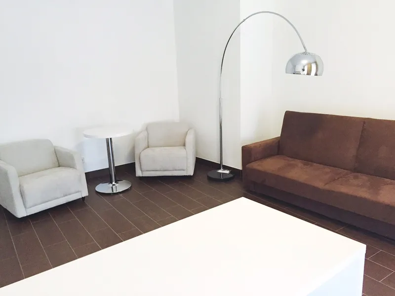 Designerwohnung im Regierungsviertel 2 Zimmer, 2 Bäder, Sonnenbalkon — photo 1